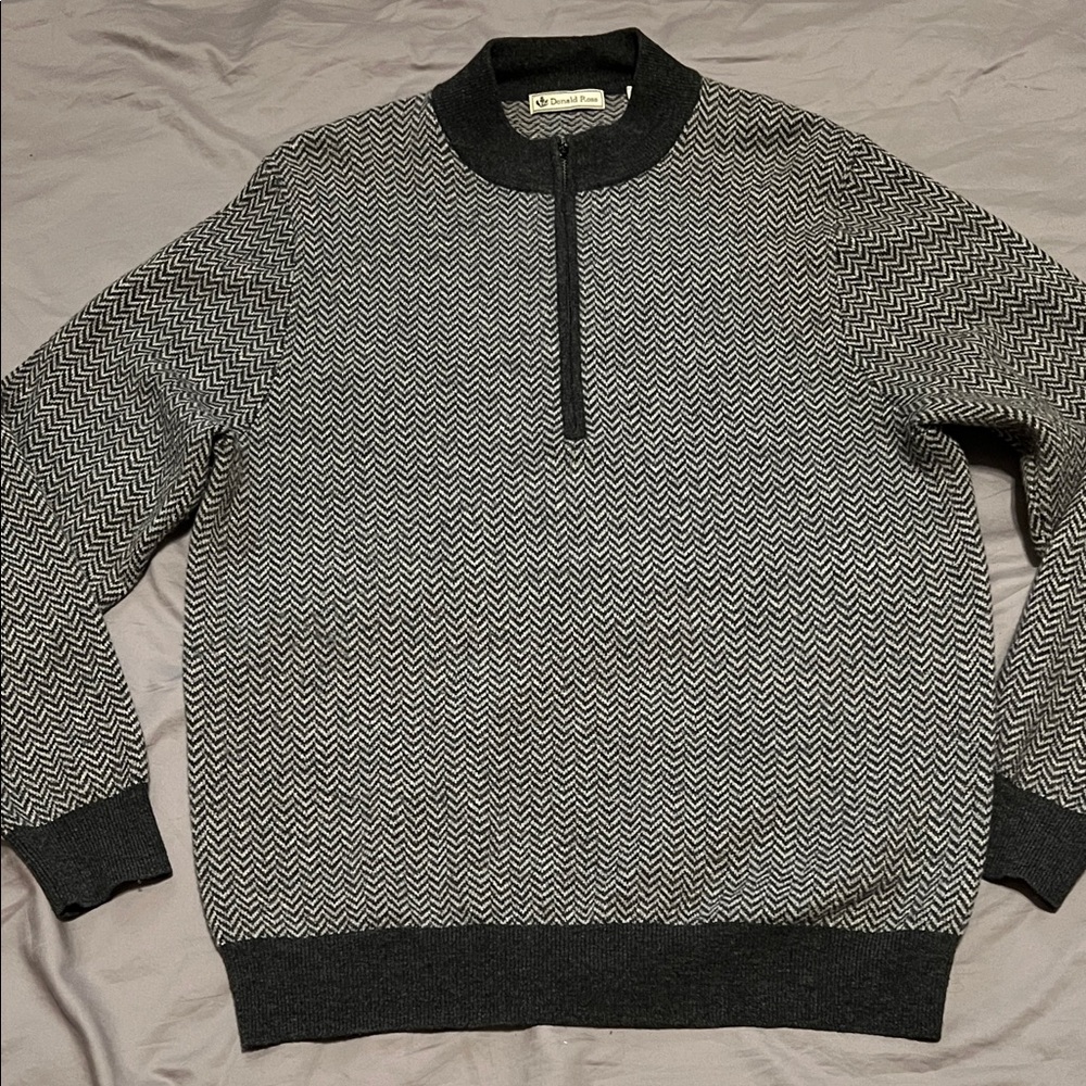 Donald Ross Chevron 1/4 zip, lambswool sweater men’s size med. great condition